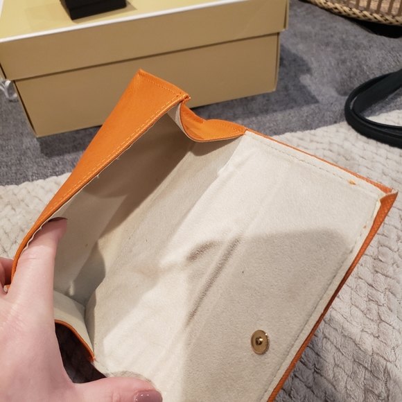 Tory Burch orange eyeglass case - Picture 4 of 5